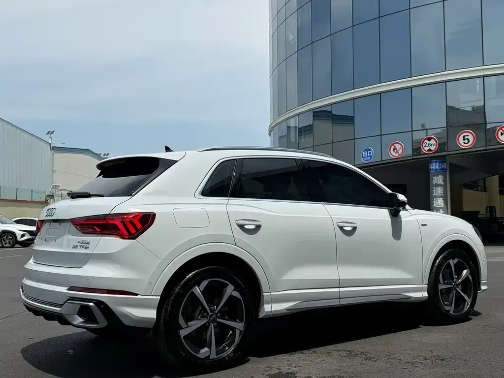 Audi Q3 — фото 8