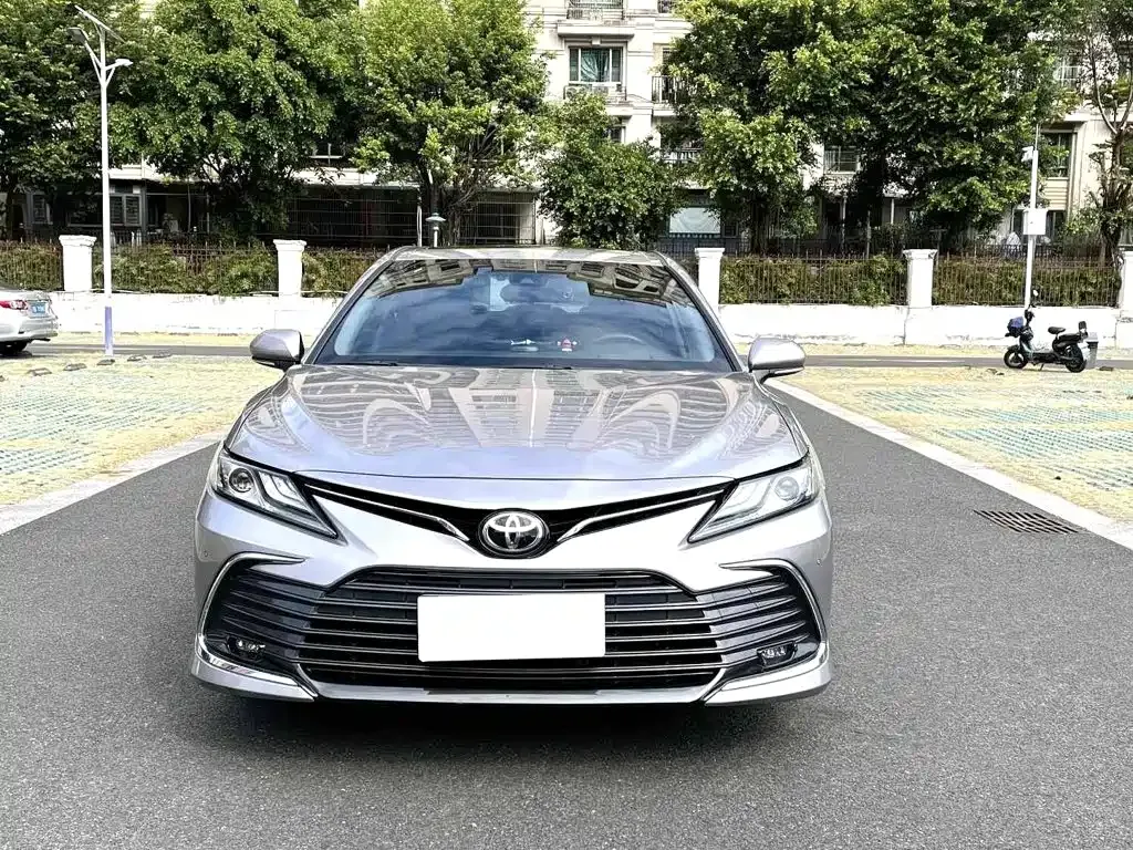 Toyota Camry — фото 4