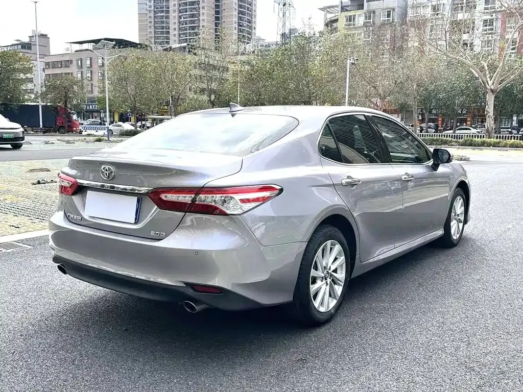 Toyota Camry — фото 6