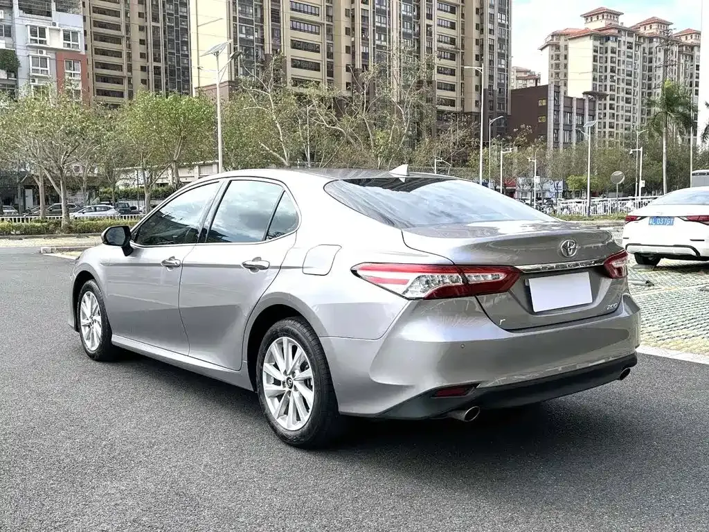 Toyota Camry — фото 8