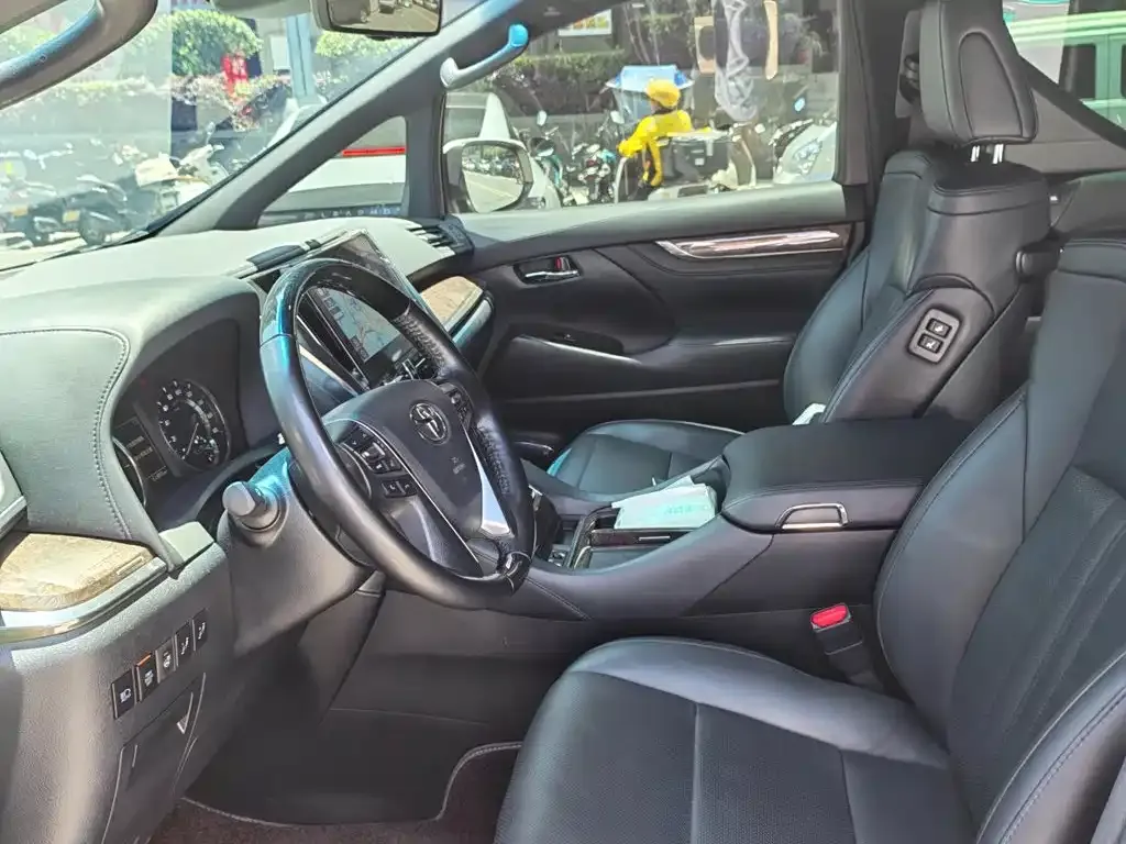 Toyota Vellfire 2021 из CN, фото 2