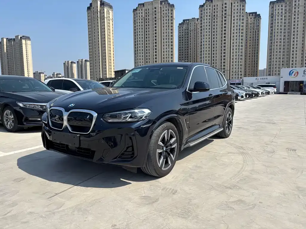 BMW iX3 — фото 1