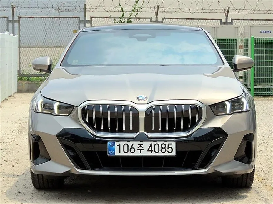 BMW 5-Series — фото 1