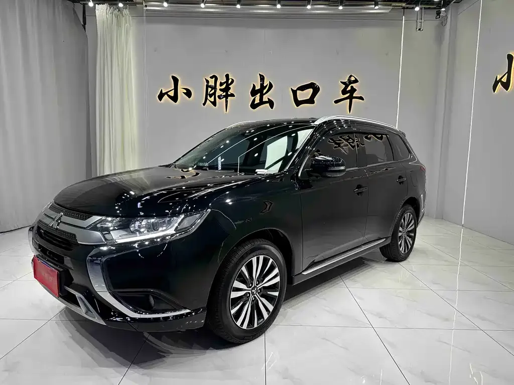 Mitsubishi Outlander — фото 1