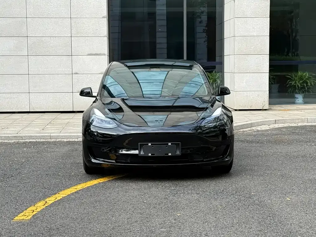 Tesla Model 3 — фото 9