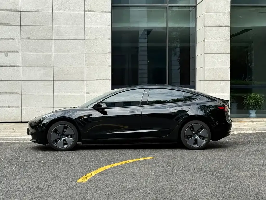 Tesla Model 3 — фото 8