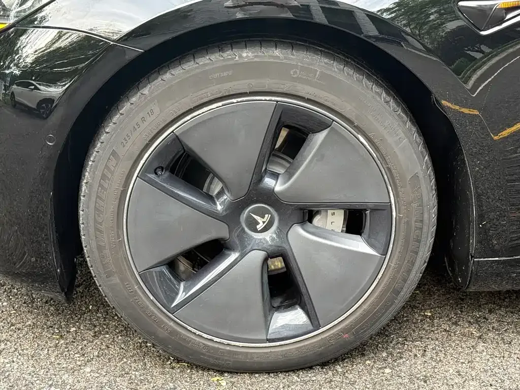 Tesla Model 3 — фото 3