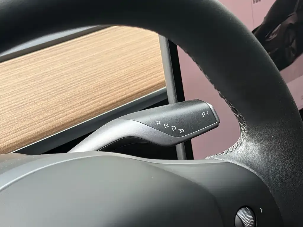 Tesla Model 3 — фото 2