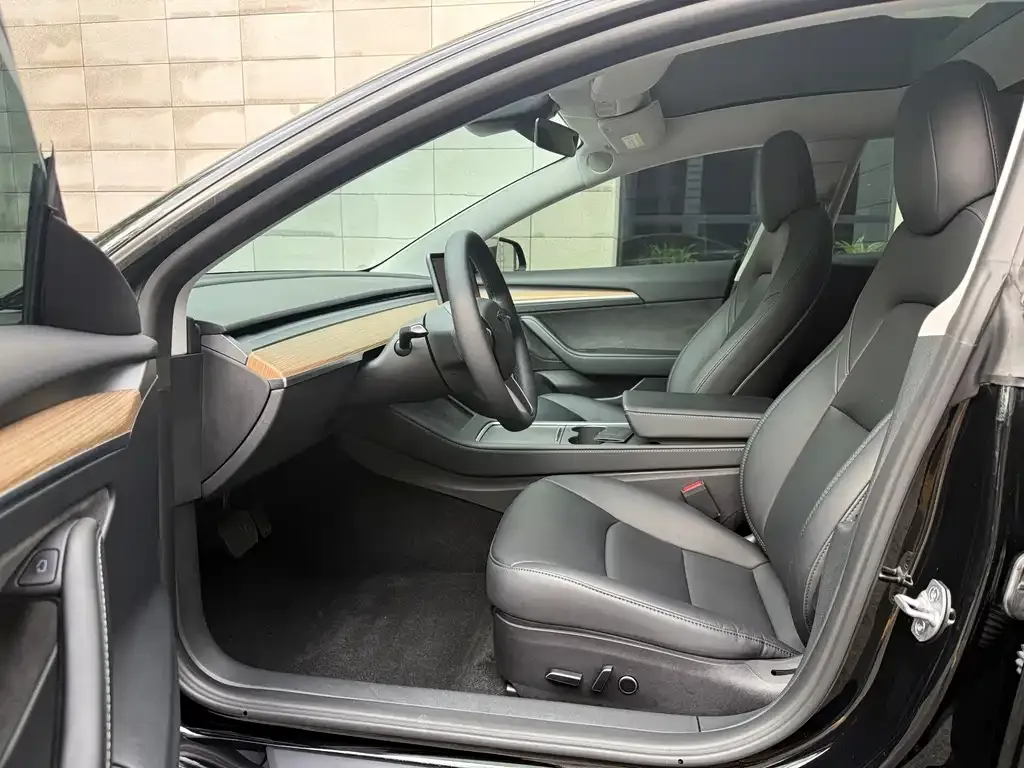 Tesla Model 3 — фото 4