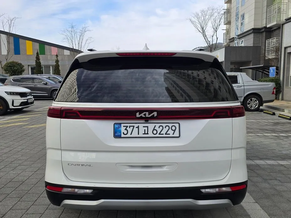 Kia Carnival — фото 4