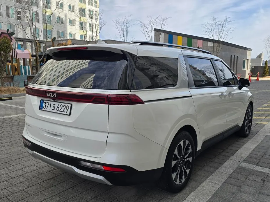 Kia Carnival — фото 5