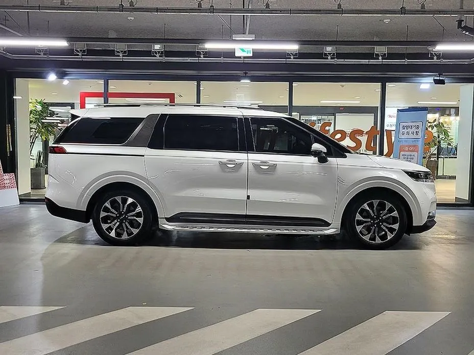 Kia Carnival — фото 10