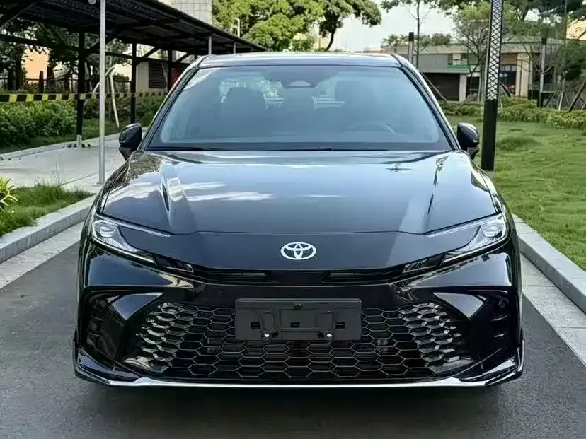 Toyota Camry — фото 8