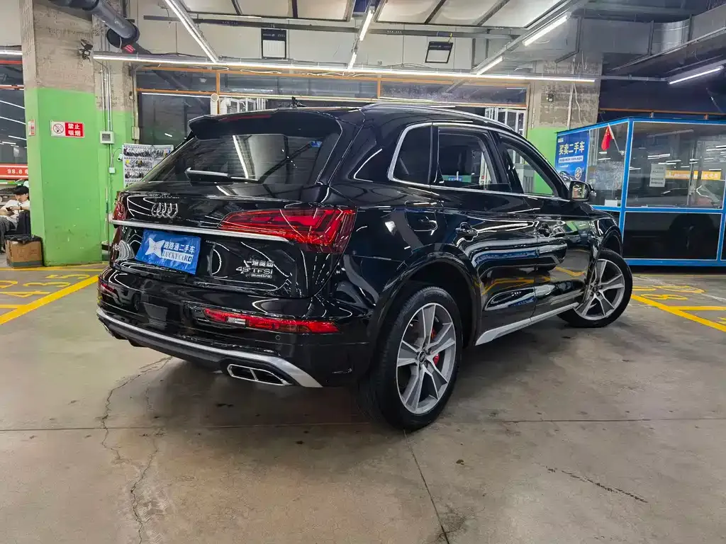 Audi Q5L — фото 7
