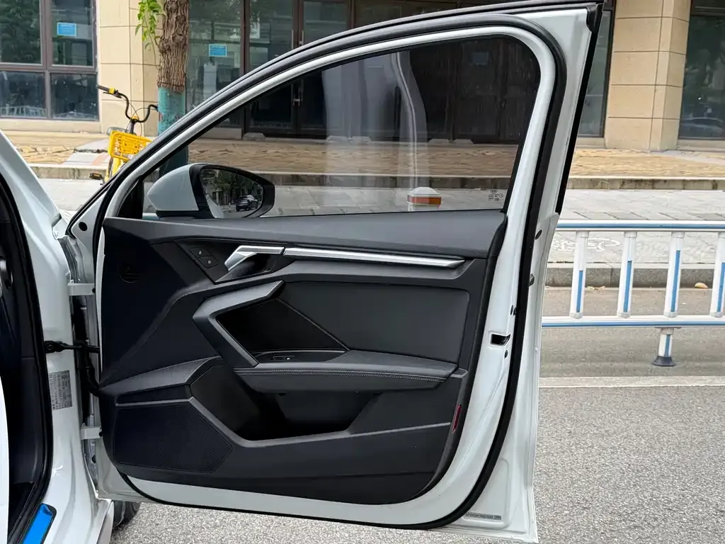 Audi A3 2022 из CN, фото 2