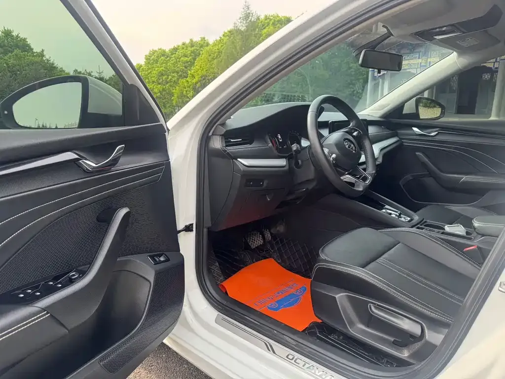 Skoda Octavia — фото 9