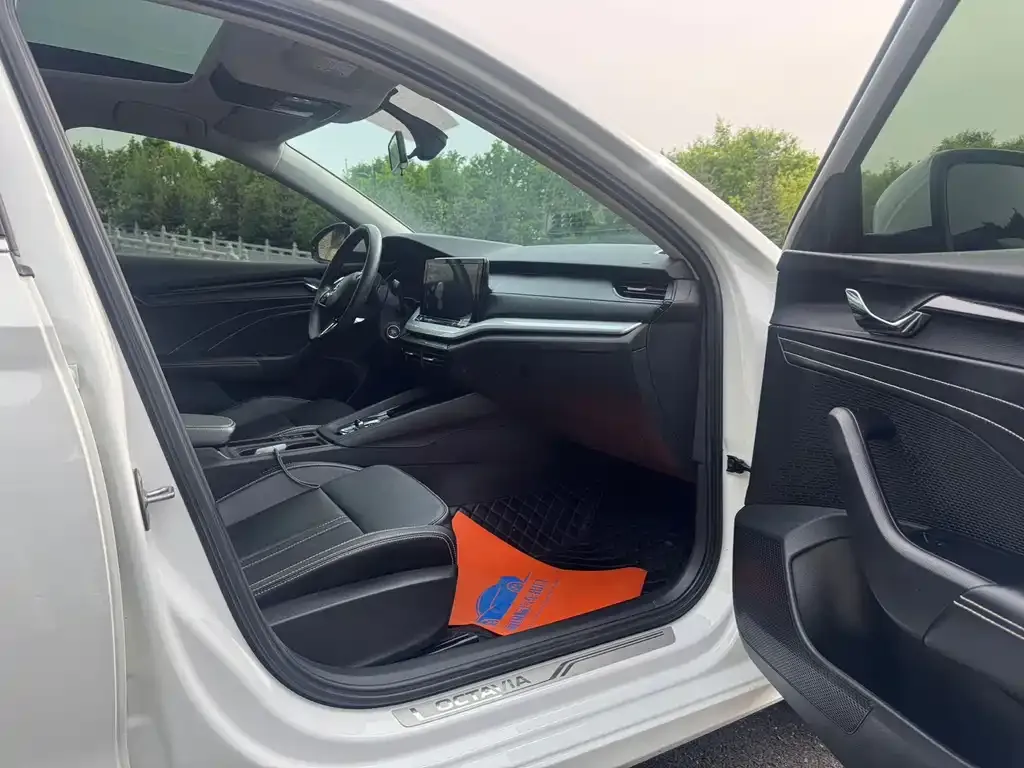 Skoda Octavia — фото 5