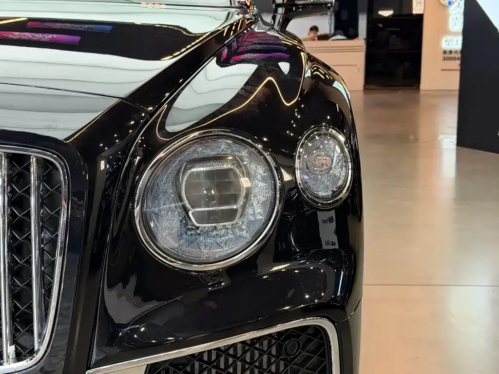 Bentley Flying Spur — фото 3