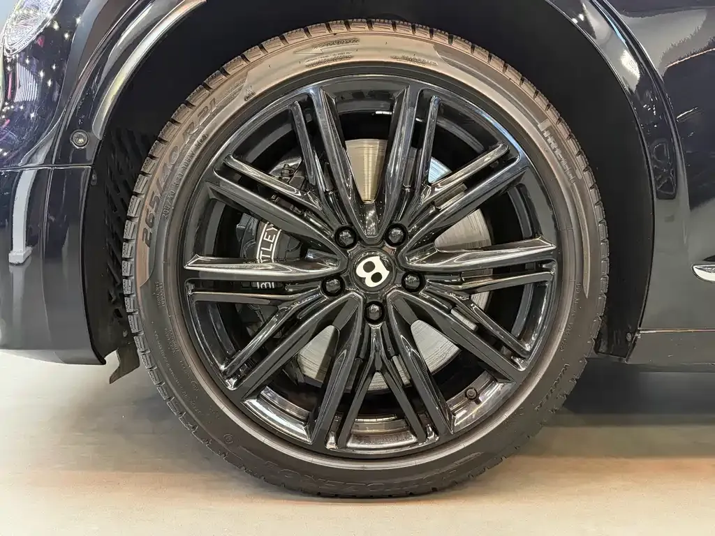 Bentley Flying Spur — фото 10
