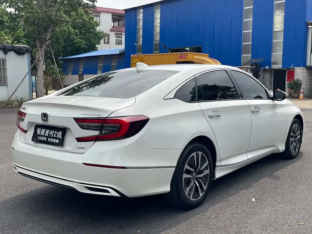 Honda Accord — фото 8