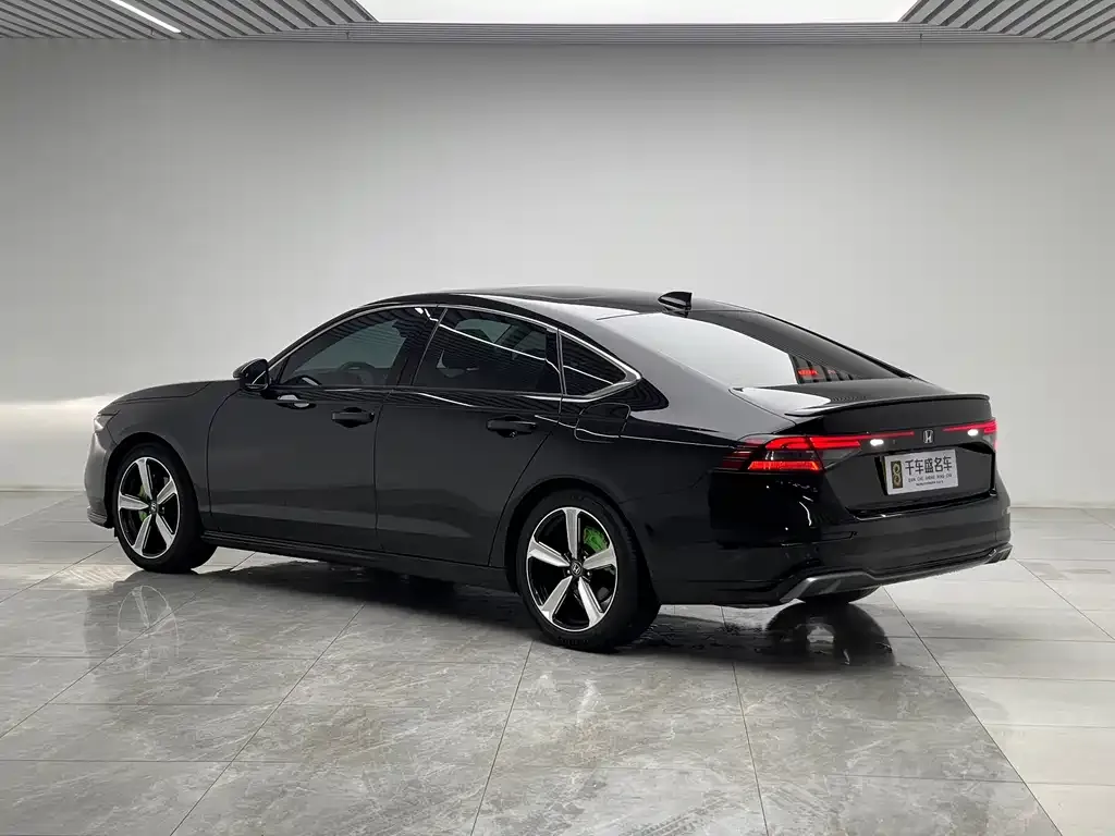 Honda Accord — фото 8