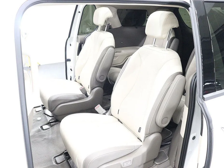 Kia Carnival — фото 8