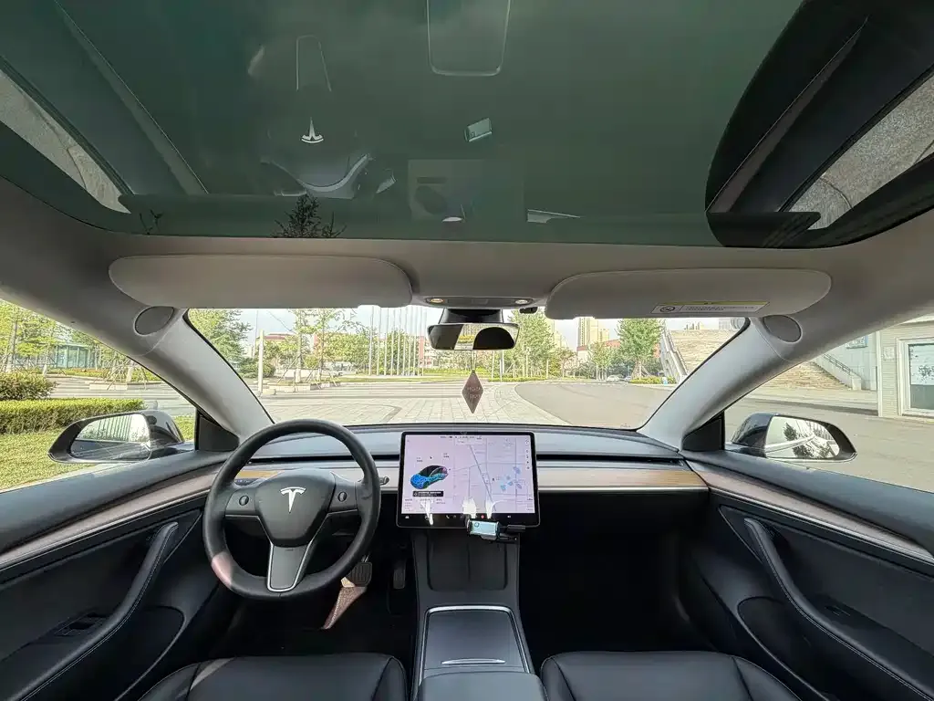 Tesla Model 3 — фото 2