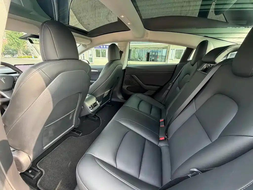 Tesla Model 3 — фото 4