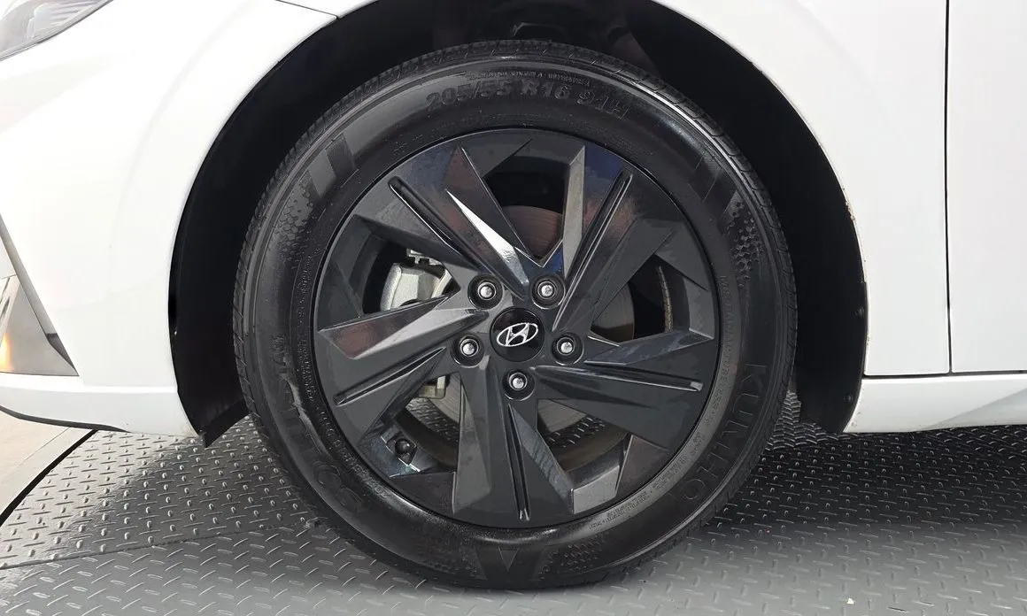 Hyundai AVANTE — фото 9