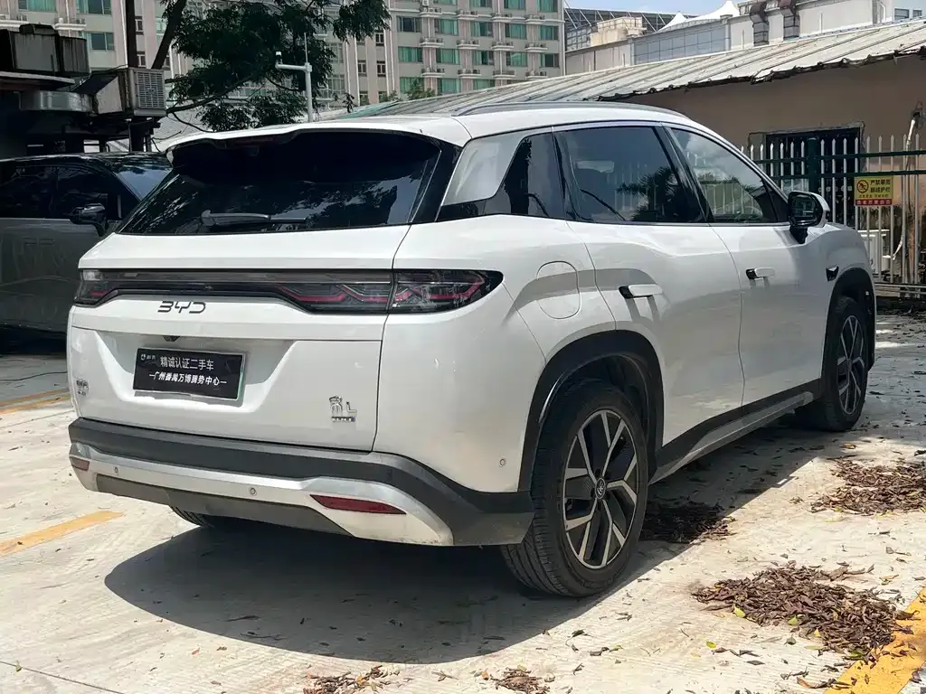 BYD L DM-i — фото 9