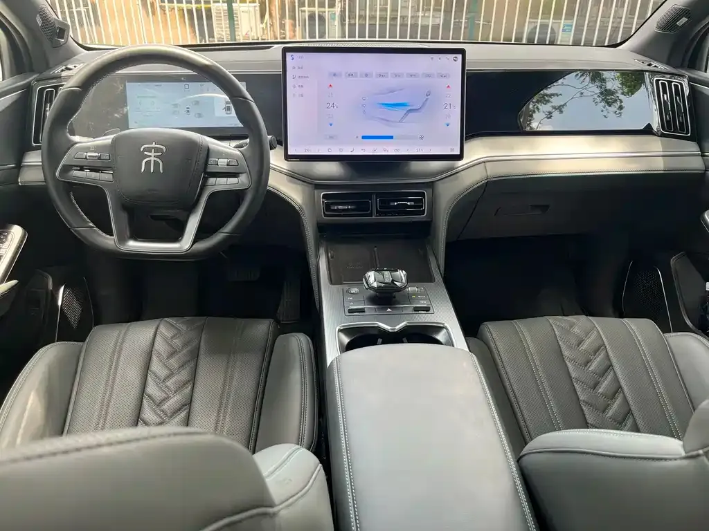 BYD L DM-i — фото 3