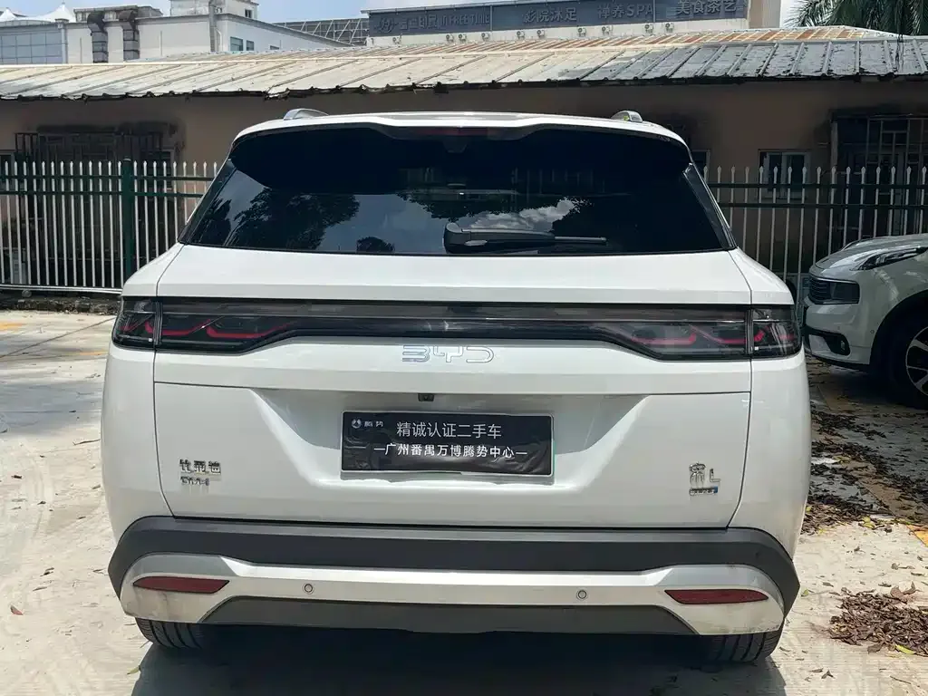 BYD L DM-i — фото 4