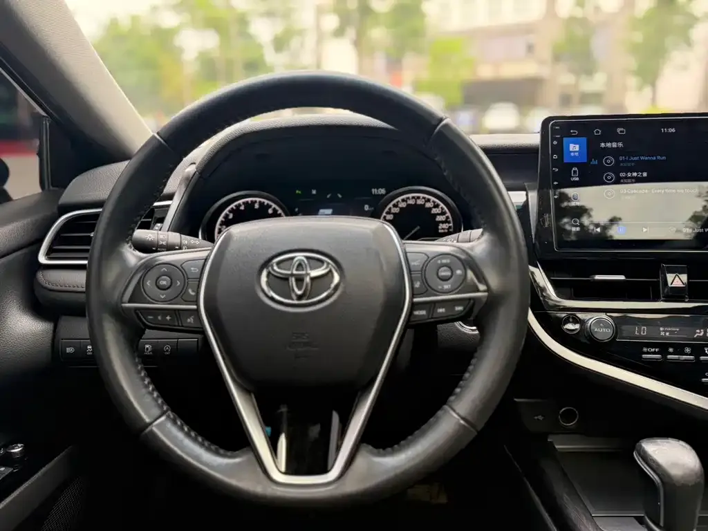 Toyota Camry — фото 8