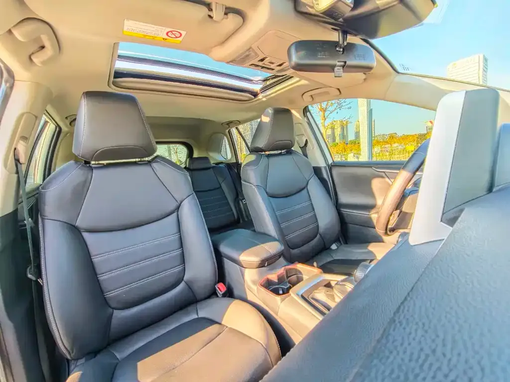 Toyota RAV4 — фото 2