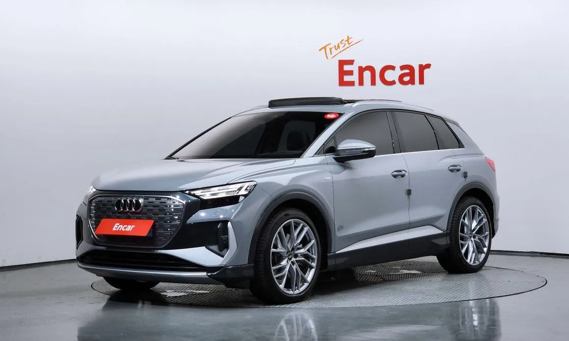 Audi Q4 e-tron — фото 1