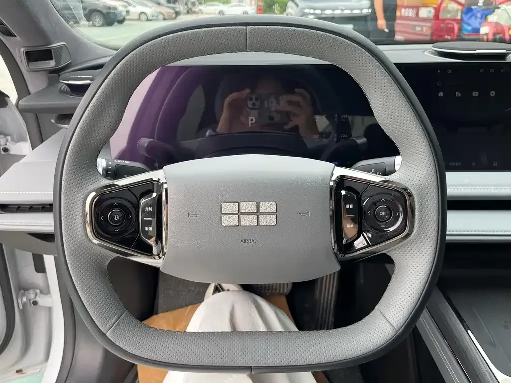 Geely Galaxy E8 — фото 8