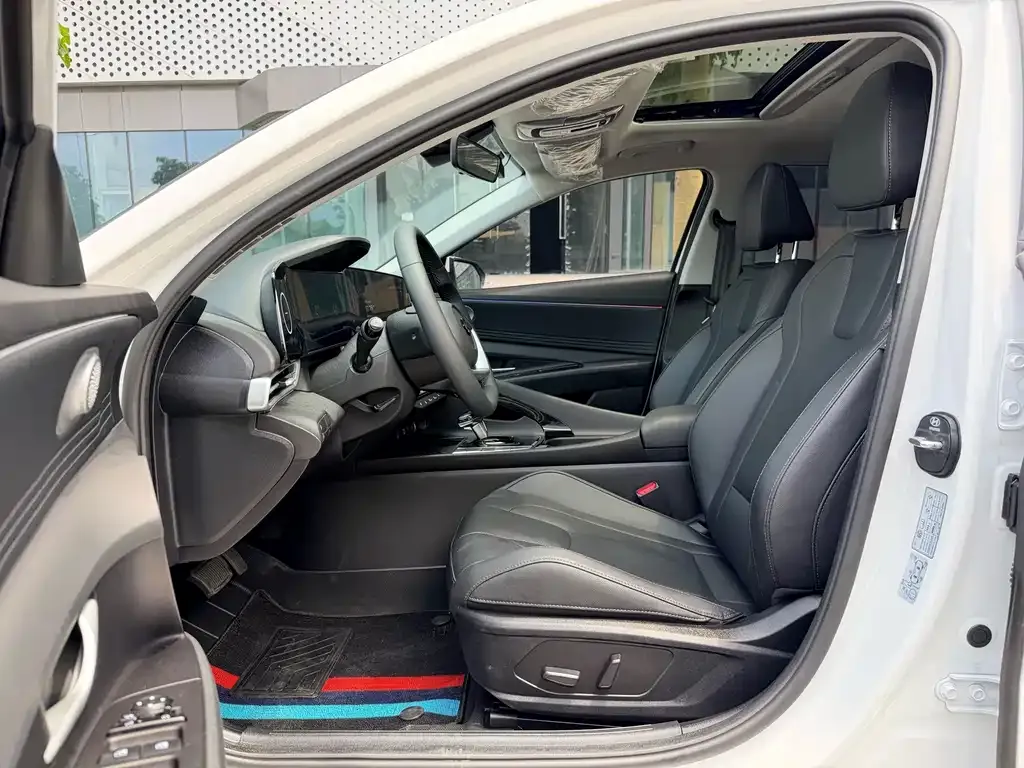 Hyundai Elantra — фото 2