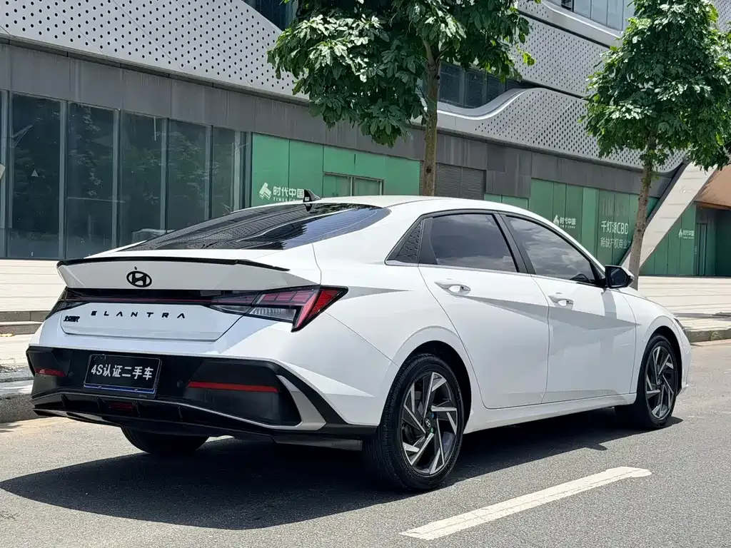 Hyundai Elantra — фото 10