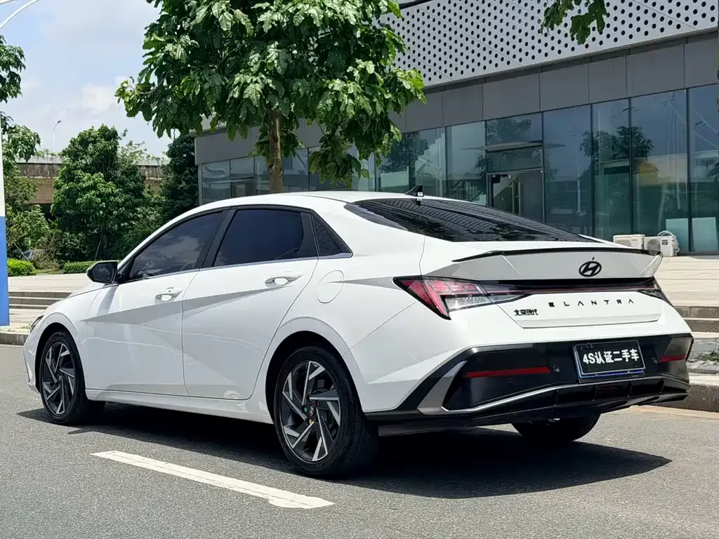 Hyundai Elantra — фото 8