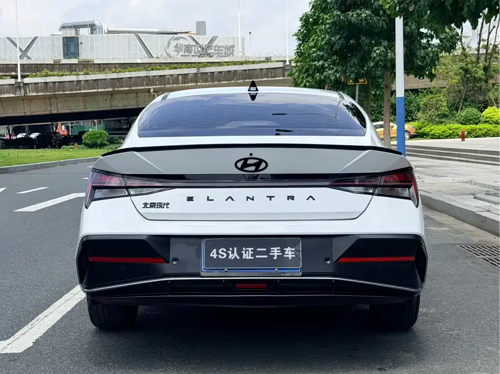 Hyundai Elantra — фото 7