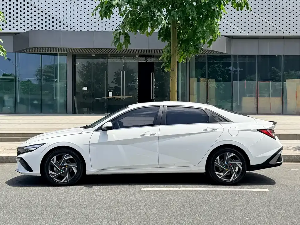 Hyundai Elantra — фото 4
