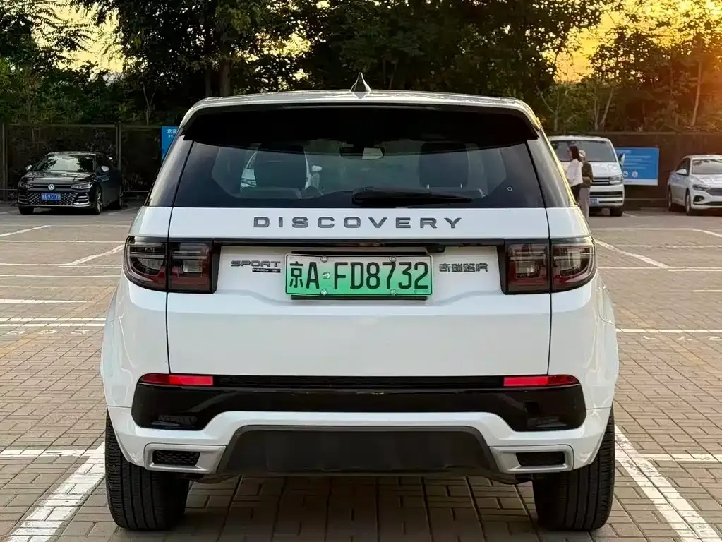 Land Rover Discovery Sport Hybrid — фото 3