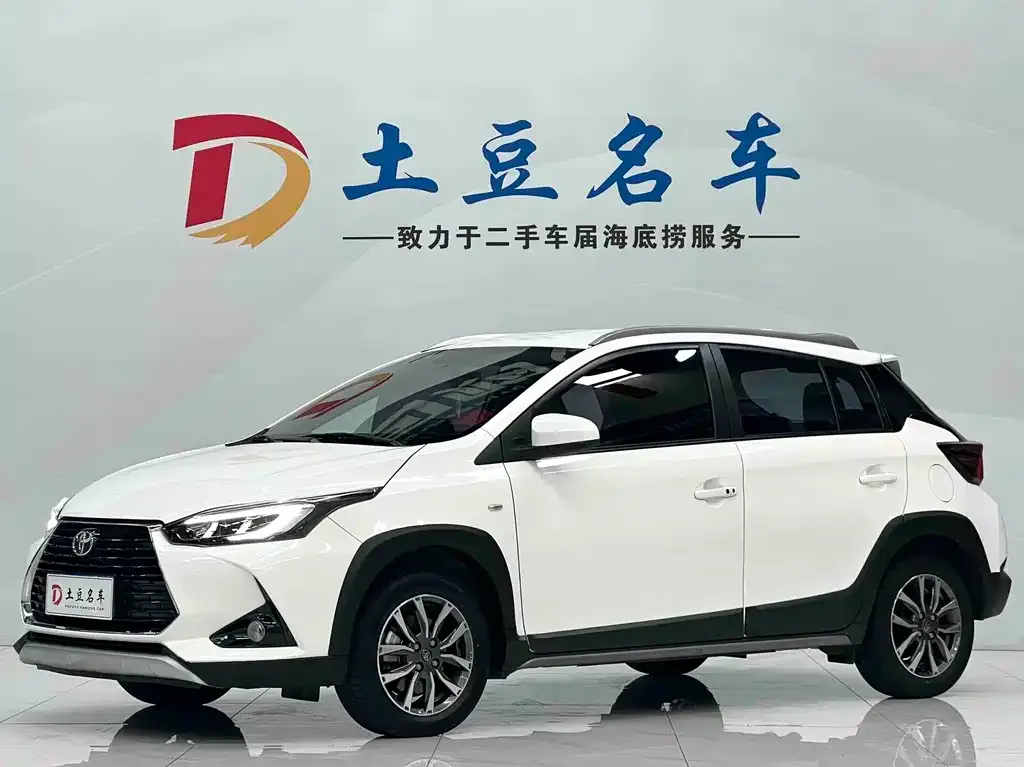 Toyota Yaris L — фото 1