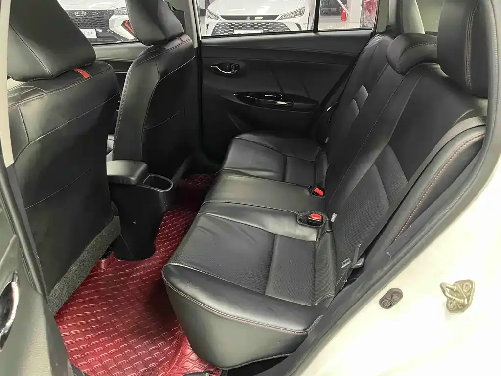 Toyota Yaris L — фото 3