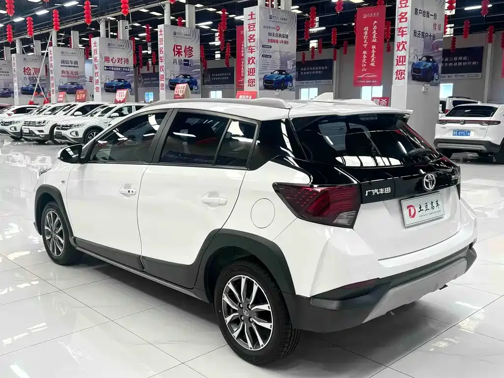 Toyota Yaris L — фото 6