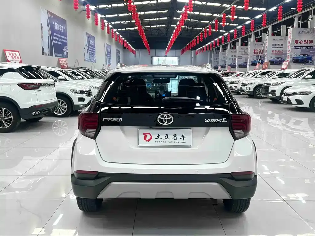 Toyota Yaris L — фото 2