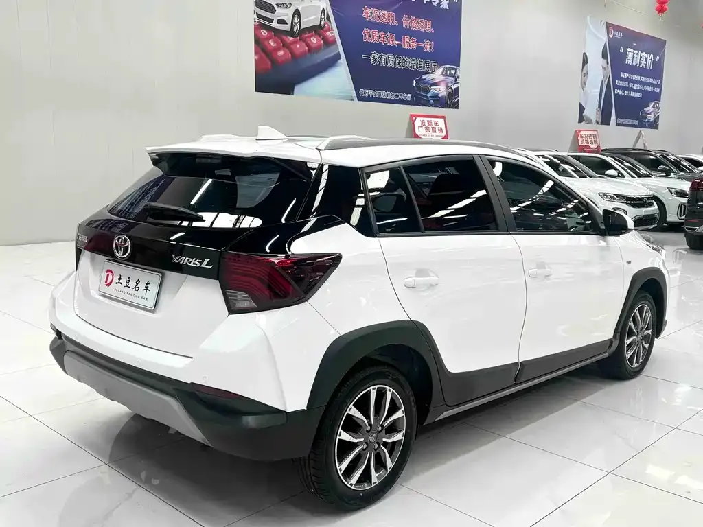 Toyota Yaris L — фото 10