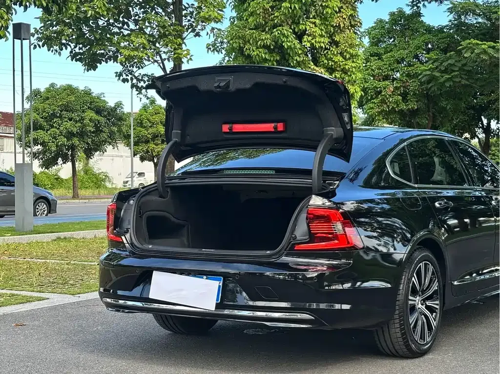 Volvo S90 — фото 9