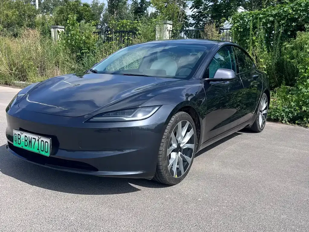 Tesla Model 3 — фото 1