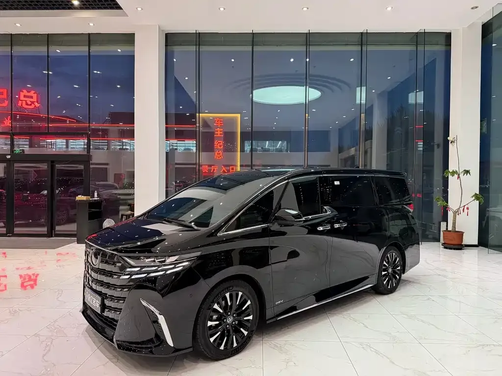 Toyota Alphard — фото 2